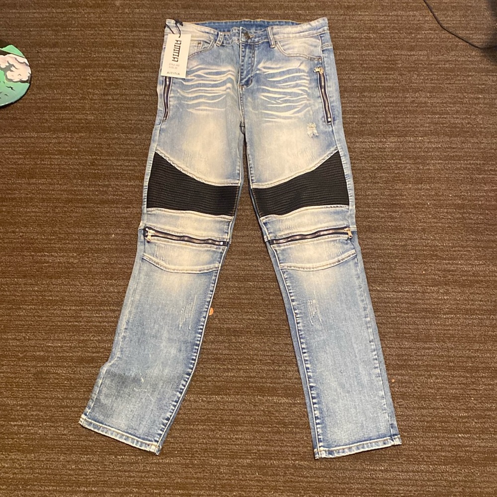 Straight jeans with leather
